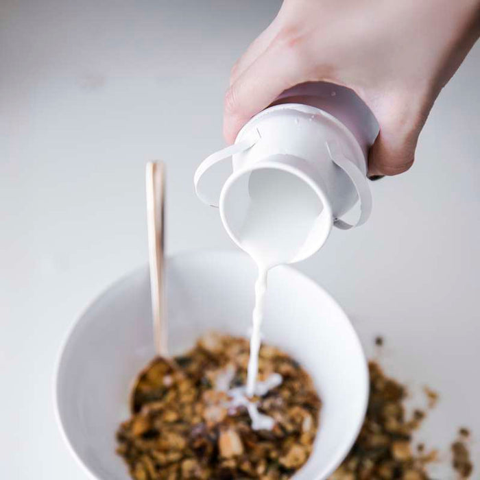 Pot à lait en métal couleur ivoire   H100mm 125ml - 36Pcs