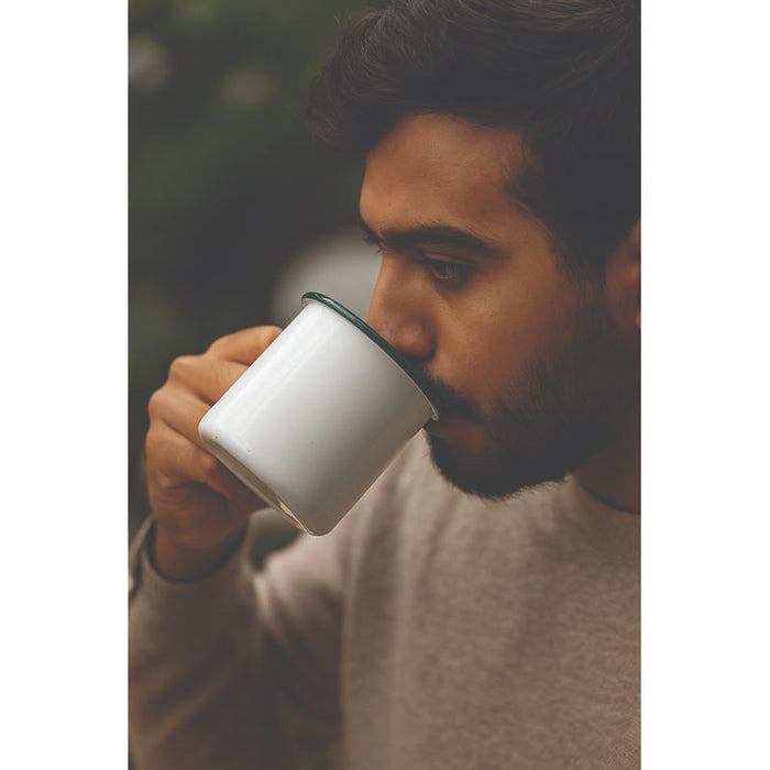 Mug Enamel blanc en acier émaillé à bord vert   H90mm 500ml - 12Pcs